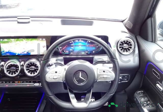 Mercedes EQB Blue