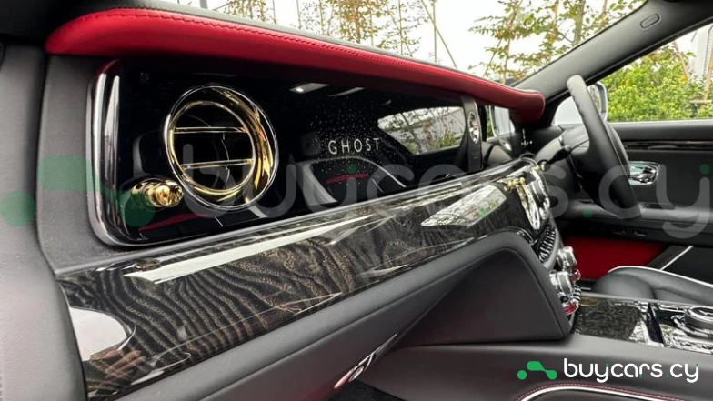 Rolls-Royce Ghost Белый