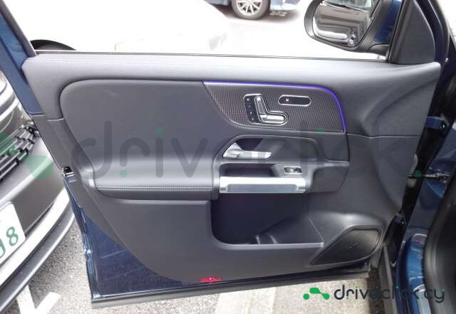 Mercedes EQB Blue