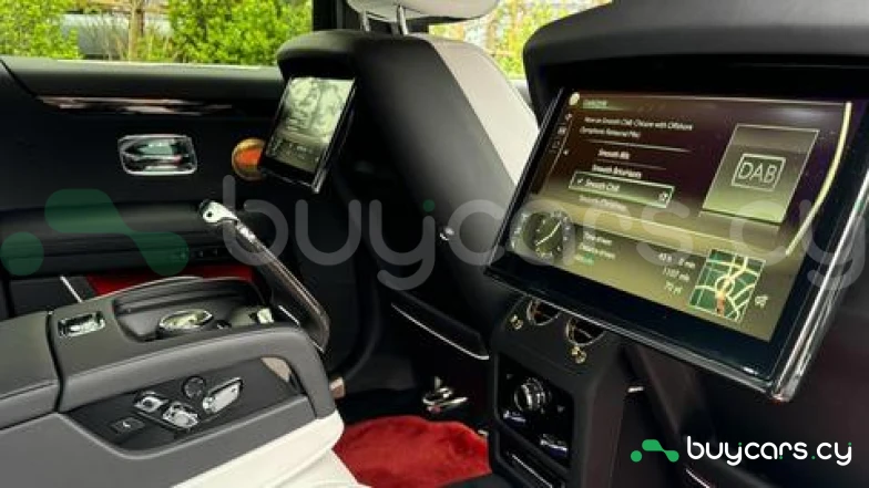 Rolls-Royce Ghost Белый