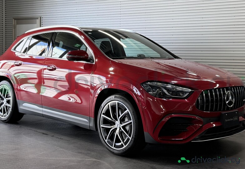 Mercedes GLA-class Red