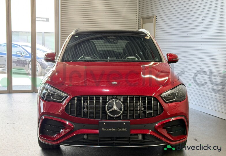 Mercedes GLA-class Red