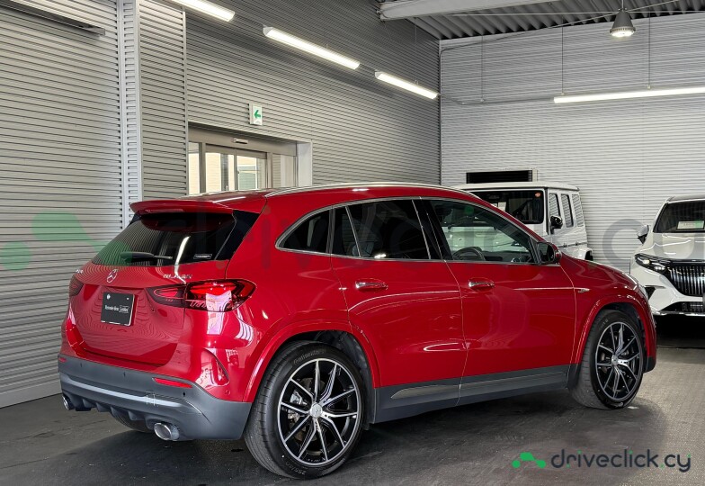 Mercedes GLA-class Red