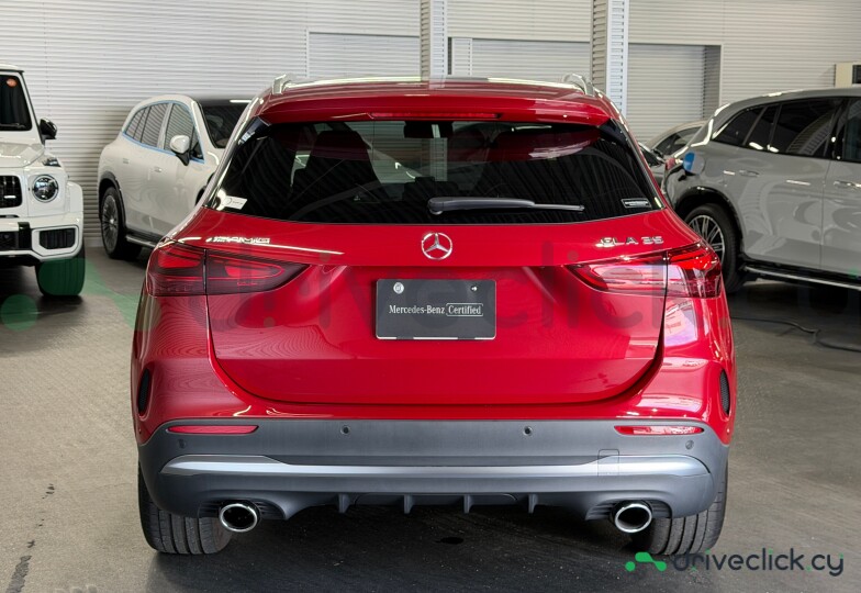 Mercedes GLA-class Red