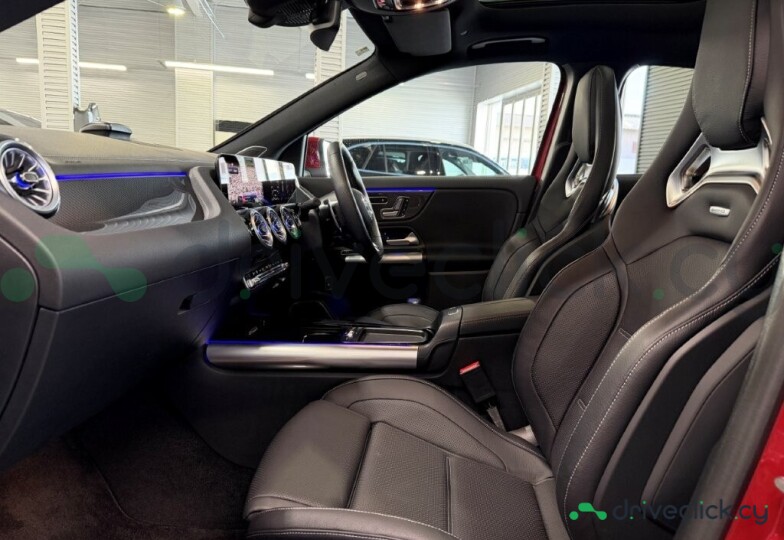 Mercedes GLA-class Red