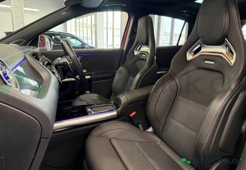 Mercedes GLA-class Red