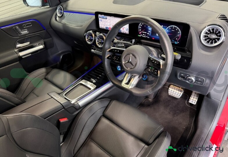 Mercedes GLA-class Red