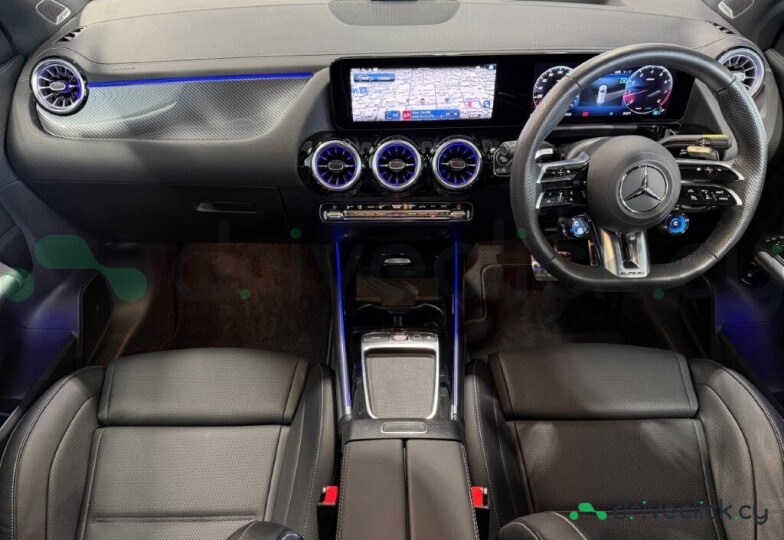 Mercedes GLA-class Red