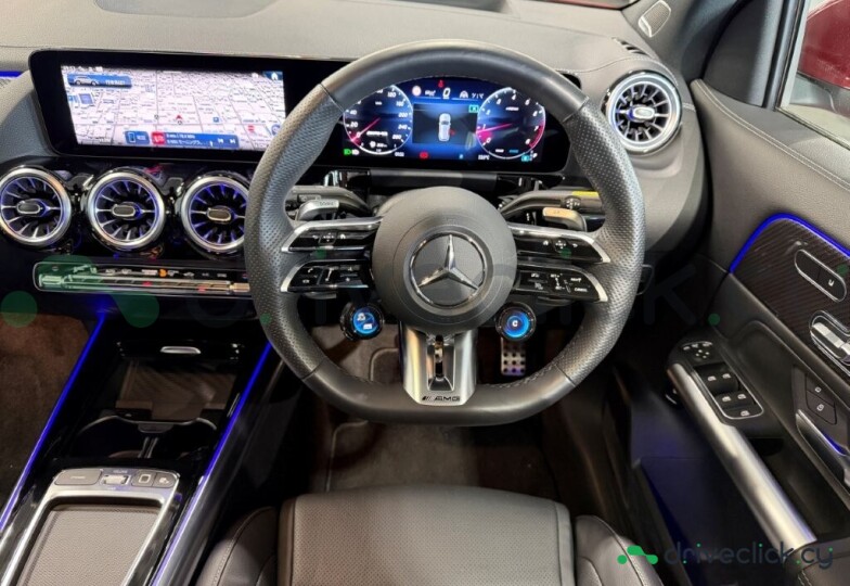 Mercedes GLA-class Red