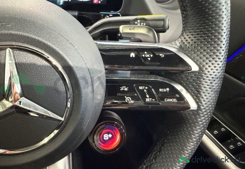 Mercedes GLA-class Red