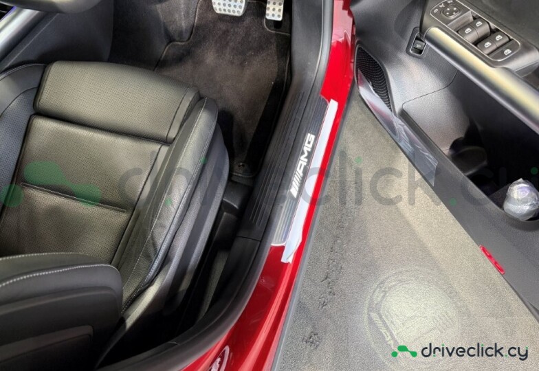 Mercedes GLA-class Red