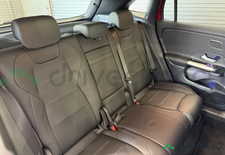 Mercedes GLA-class Red