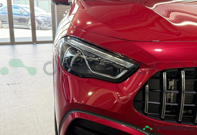 Mercedes GLA-class Red