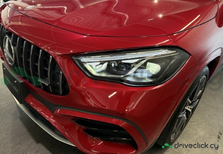 Mercedes GLA-class Red