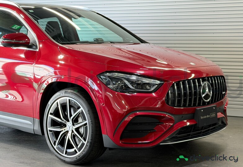 Mercedes GLA-class Red