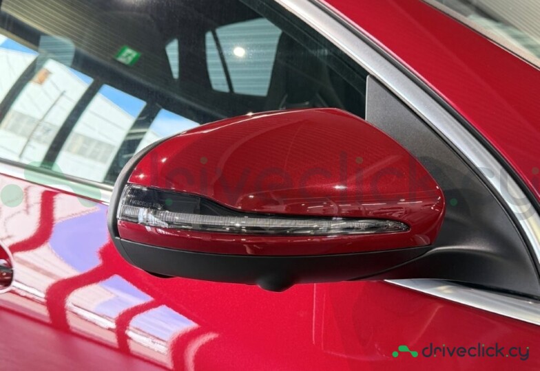 Mercedes GLA-class Red