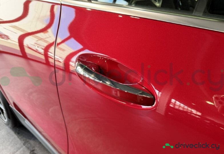 Mercedes GLA-class Red