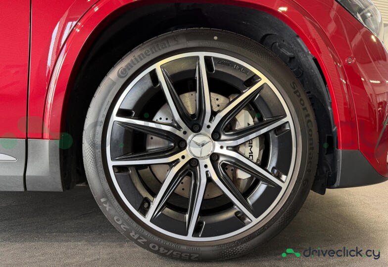 Mercedes GLA-class Red