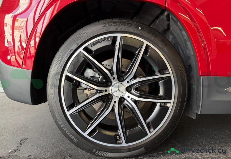 Mercedes GLA-class Red