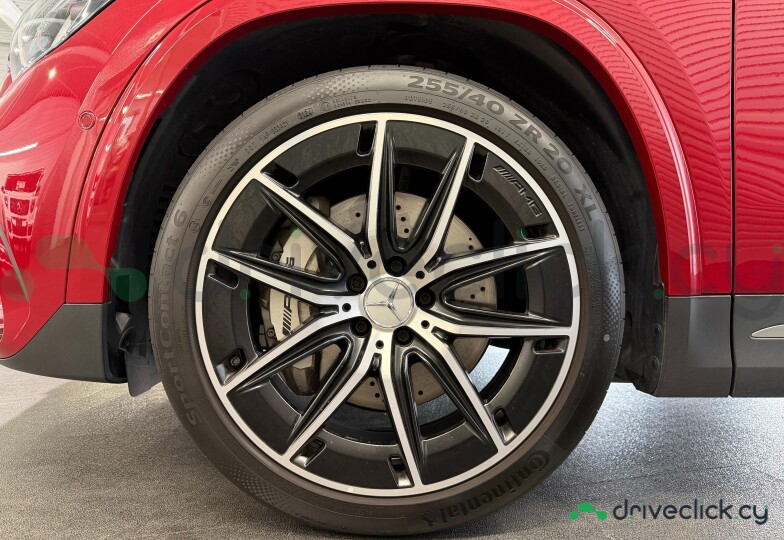 Mercedes GLA-class Red