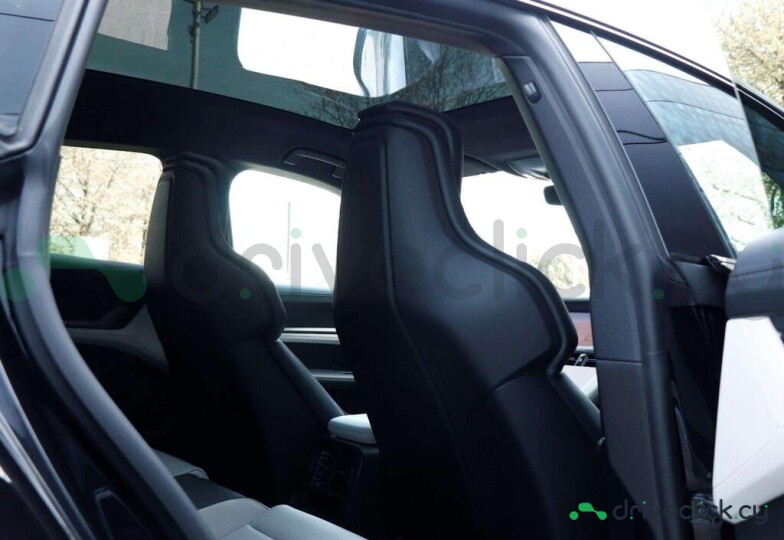 Porsche Taycan Black