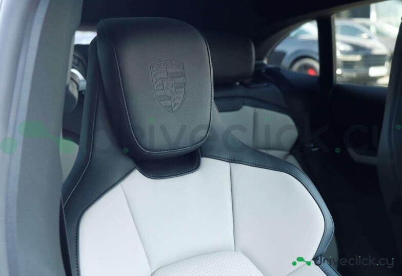 Porsche Taycan Black