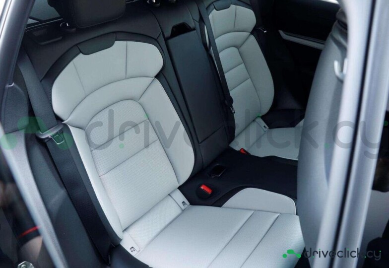Porsche Taycan Black