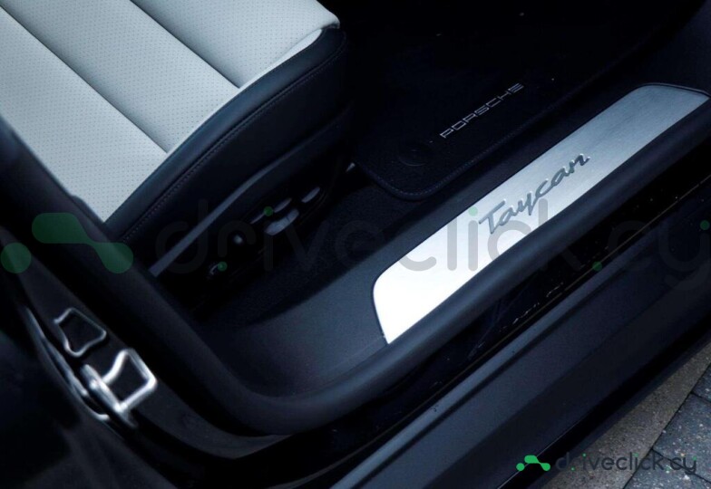 Porsche Taycan Black