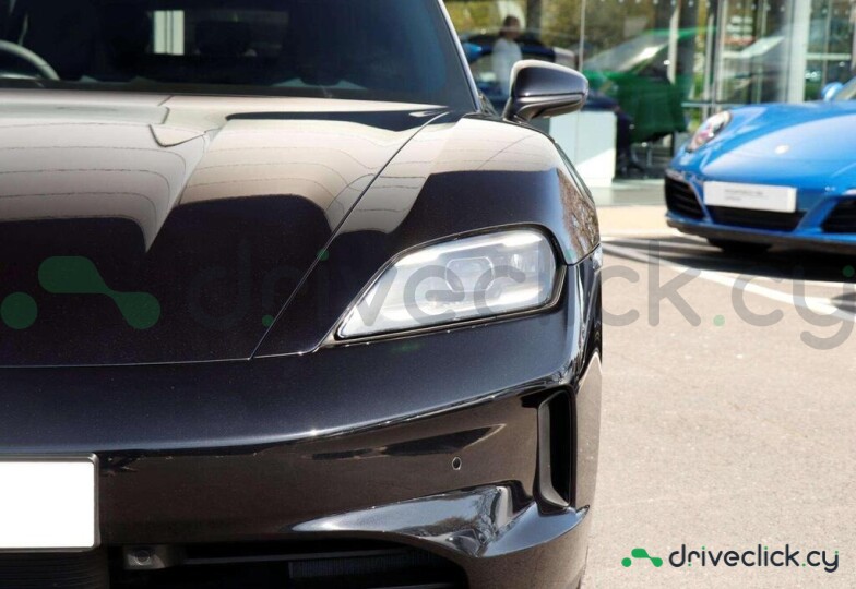 Porsche Taycan Black