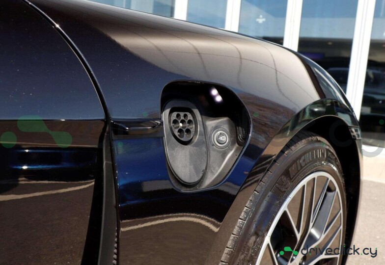 Porsche Taycan Black