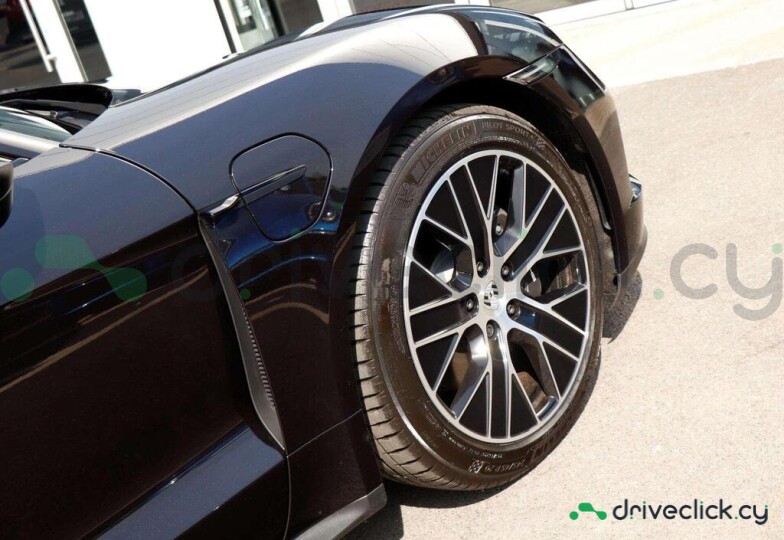 Porsche Taycan Black
