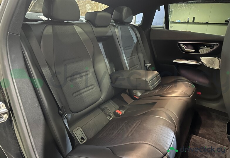 Mercedes EQE Black