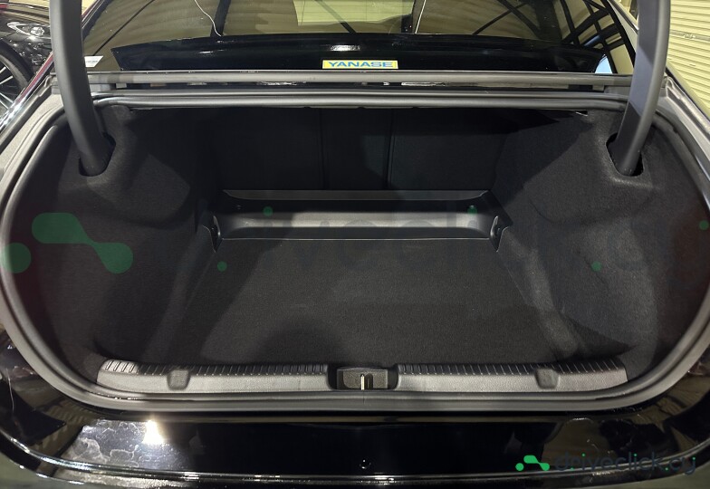 Mercedes EQE Black