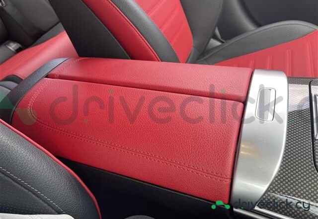 Mercedes C-class Red
