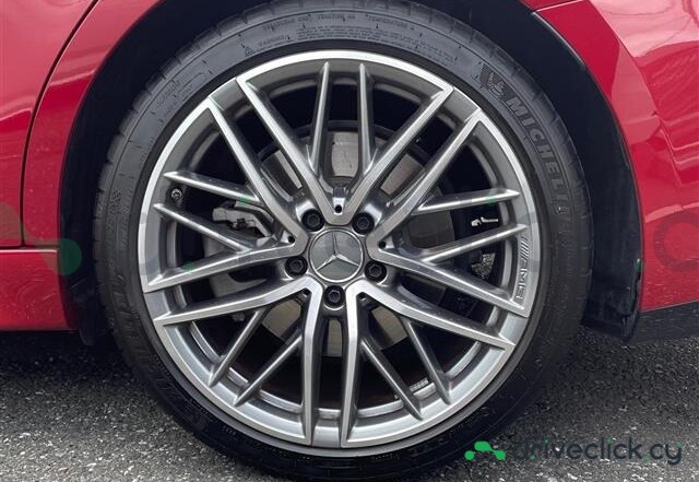 Mercedes C-class Red