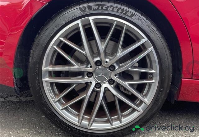 Mercedes C-class Red