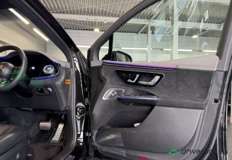 Mercedes EQE SUV Black