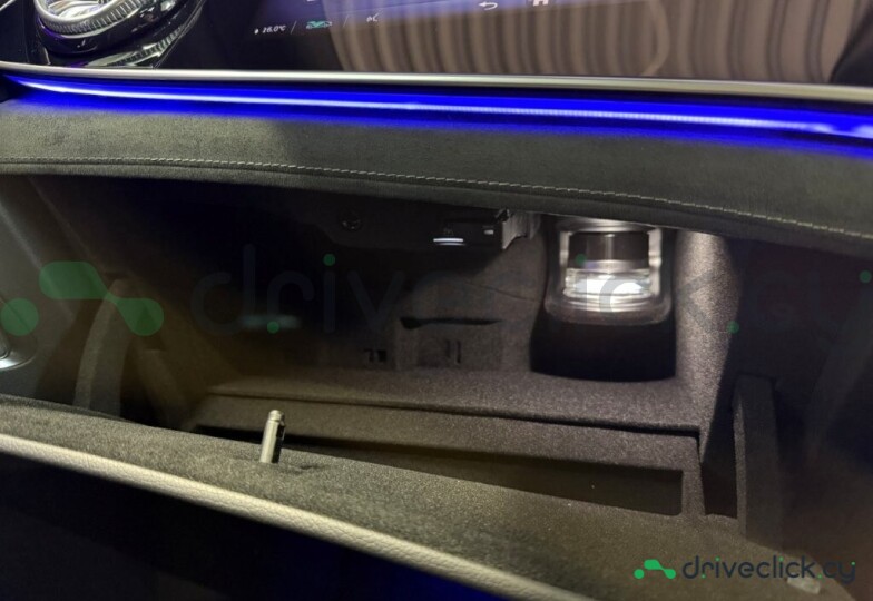 Mercedes EQE SUV Black