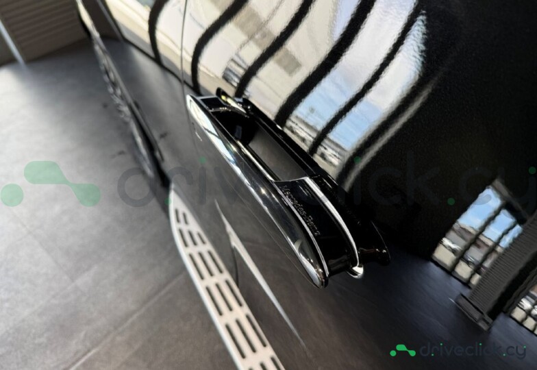 Mercedes EQE SUV Black
