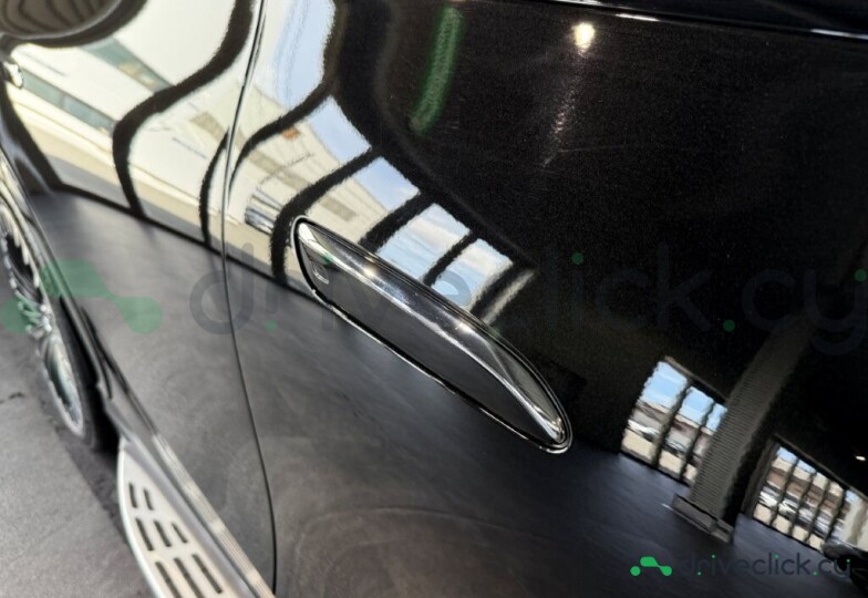 Mercedes EQE SUV Black
