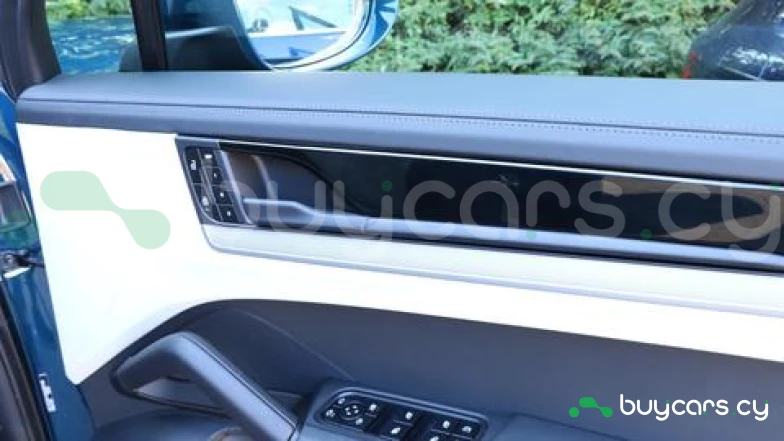 Porsche Cayenne Синий