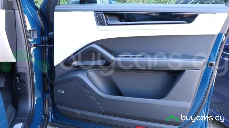 Porsche Cayenne Синий