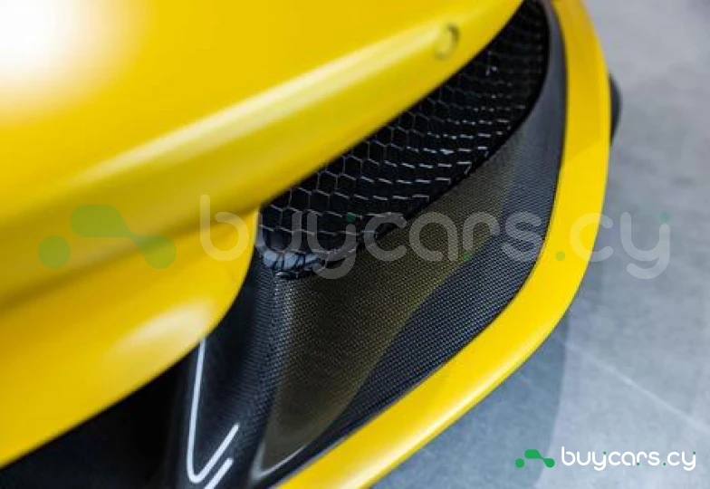 Ferrari F8 Spider Желтый