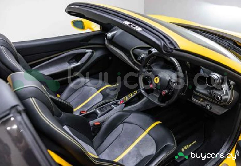 Ferrari F8 Spider Желтый