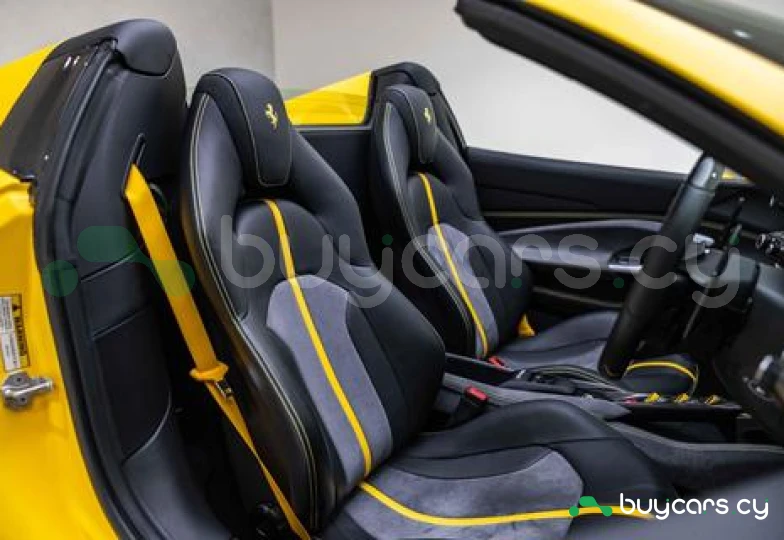 Ferrari F8 Spider Желтый