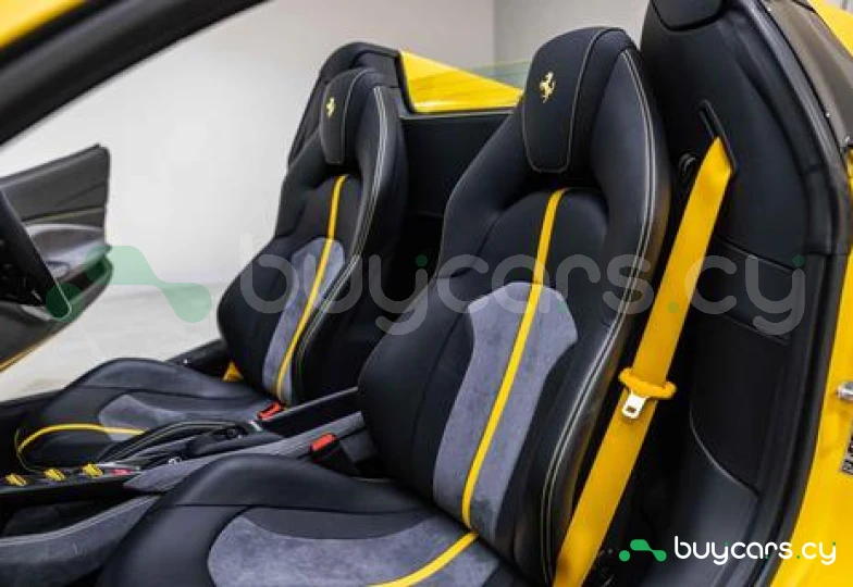 Ferrari F8 Spider Желтый