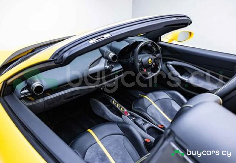 Ferrari F8 Spider Желтый