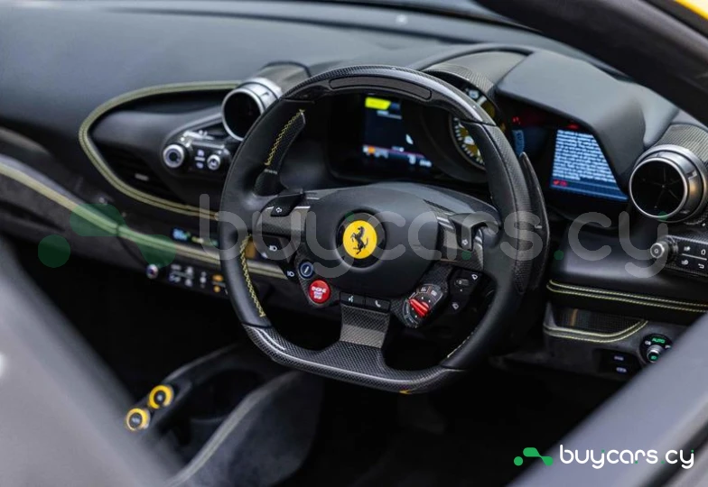 Ferrari F8 Spider Желтый