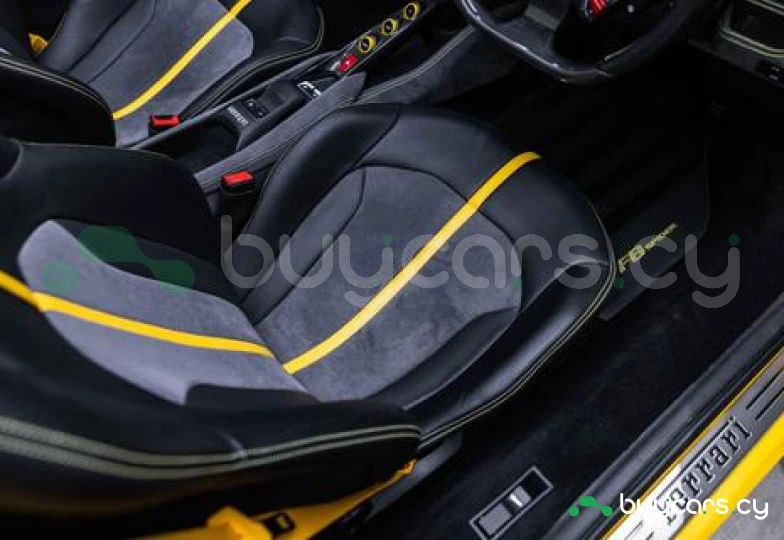 Ferrari F8 Spider Желтый