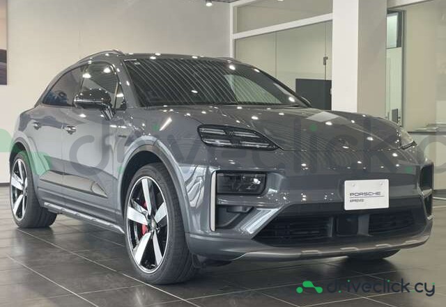 Porsche Macan Grey